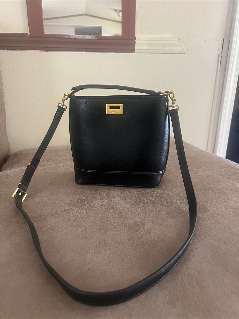 MNG Mango Black Structured Bucket Bag Crossbody Gold Hardware